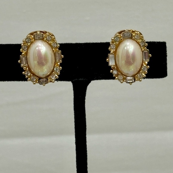 Christian Dior Signed Iridescent Faux Pearl Gold Tone Clip on Earrings - Picture 3 of 10